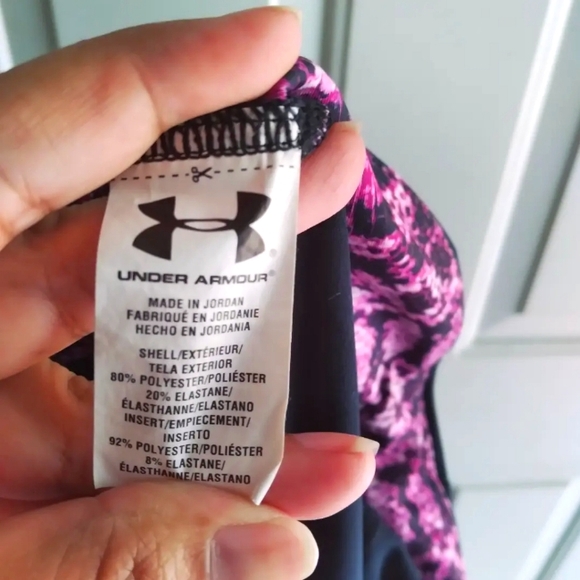 Under Armour High Rise HeatGear Compression capri leggings, size Medium - Picture 6 of 8